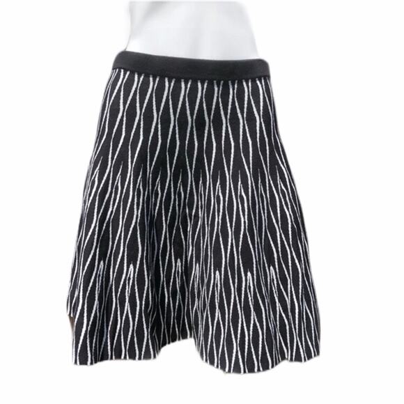 Context Lord & Taylor black white geometric design knit short skirt size Medium - Picture 1 of 5